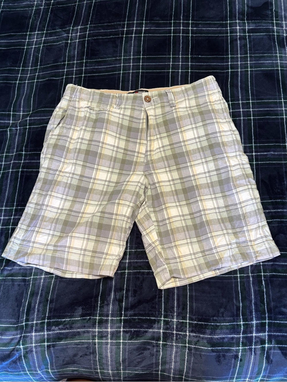 Y2K 2000s Green/white/yellow/grey plaid shorts. Size 34".